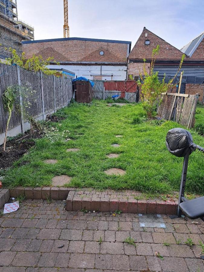 Single Bedroom Near London Seven Kings Train Station Ilford Kültér fotó